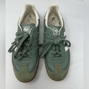 Adidas Green and Whote Samba sneakers - size 9